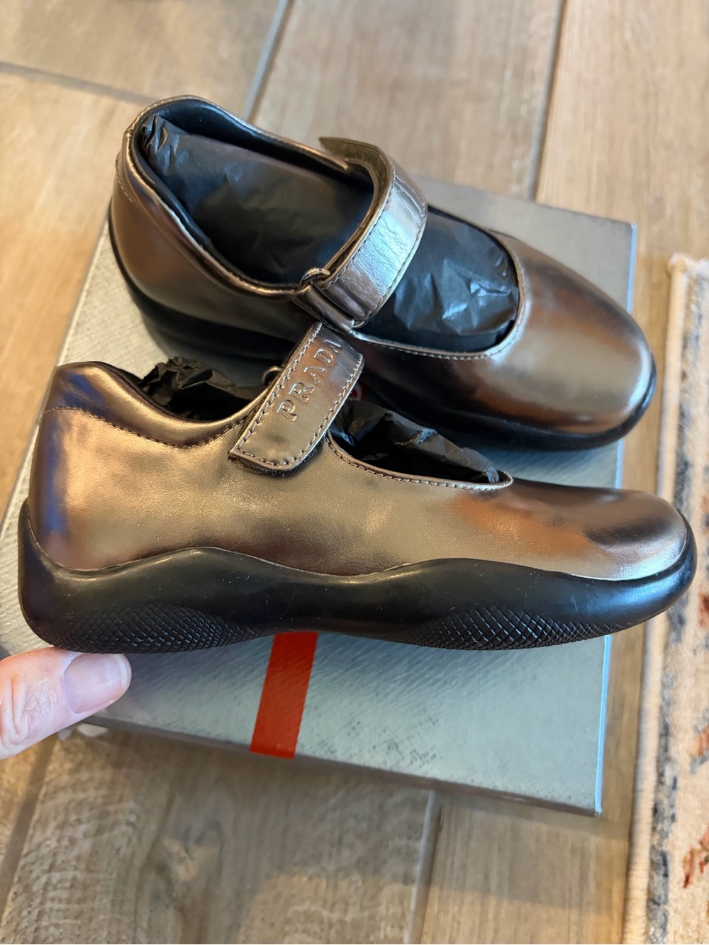 Prada kids Leather Mary Jane Strap Shoe size 26 9 US New in box